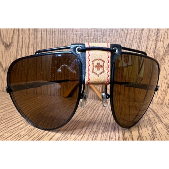 Authentic Vintage SWISS ARMY 4000 Aviator Sunglasses w/ Gradient Lenses - Picture 1 of 7